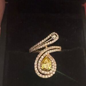 Custom size 7 Stunning Gold pear shaped natural canary diamond ring